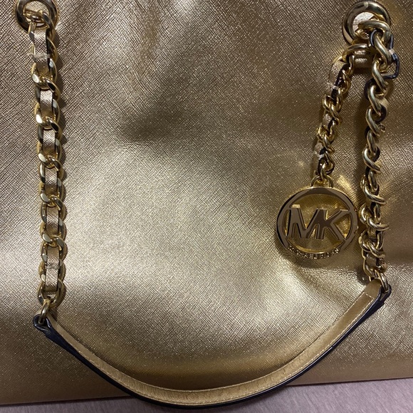 Gold handbag in never used. - Picture 4 of 7